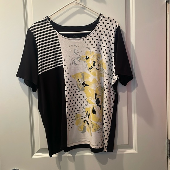 Allison Daley black graphic tee shirt. - Picture 1 of 5